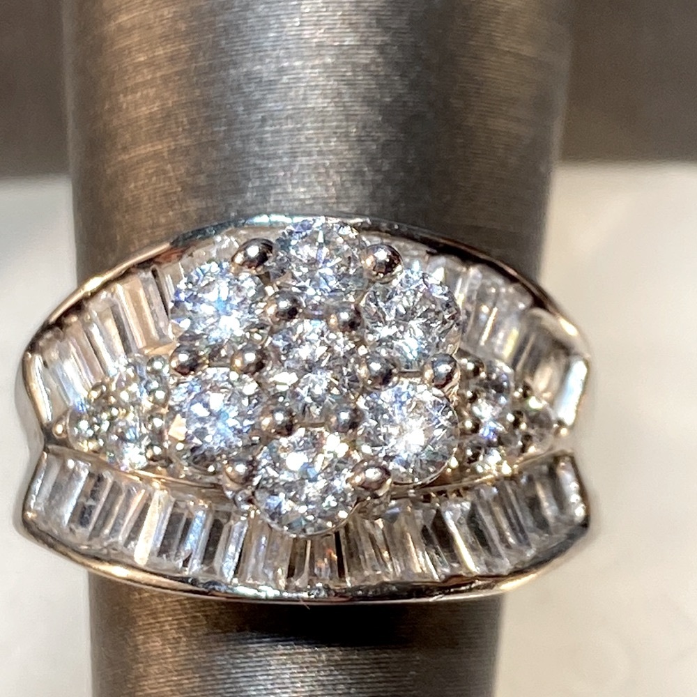 Bella Luce White Diamond Simulant